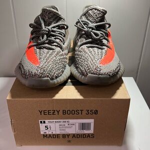 YEEZY BOOST 350 V2 color BELURF/STEGRY/ SOLRED men’s size 5 1/2